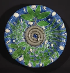Plat, faïence de Palissy (terre cuite glaçurée au plomb)